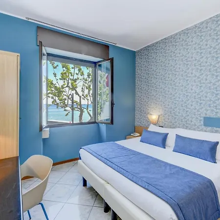 Aurora Hotel 3*