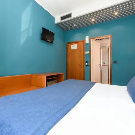 Aurora Hotel 3*