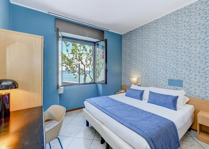 Aurora Hotel 3*