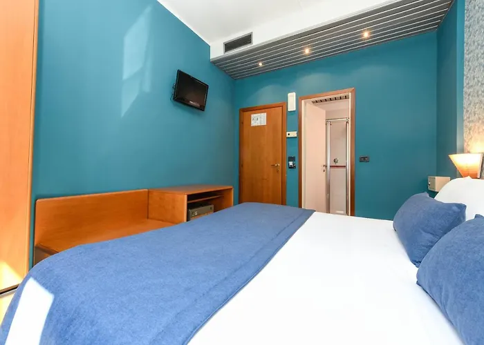 Aurora Hotel 3*