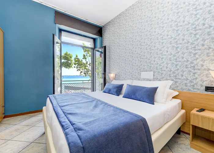 Aurora Hotel 3*